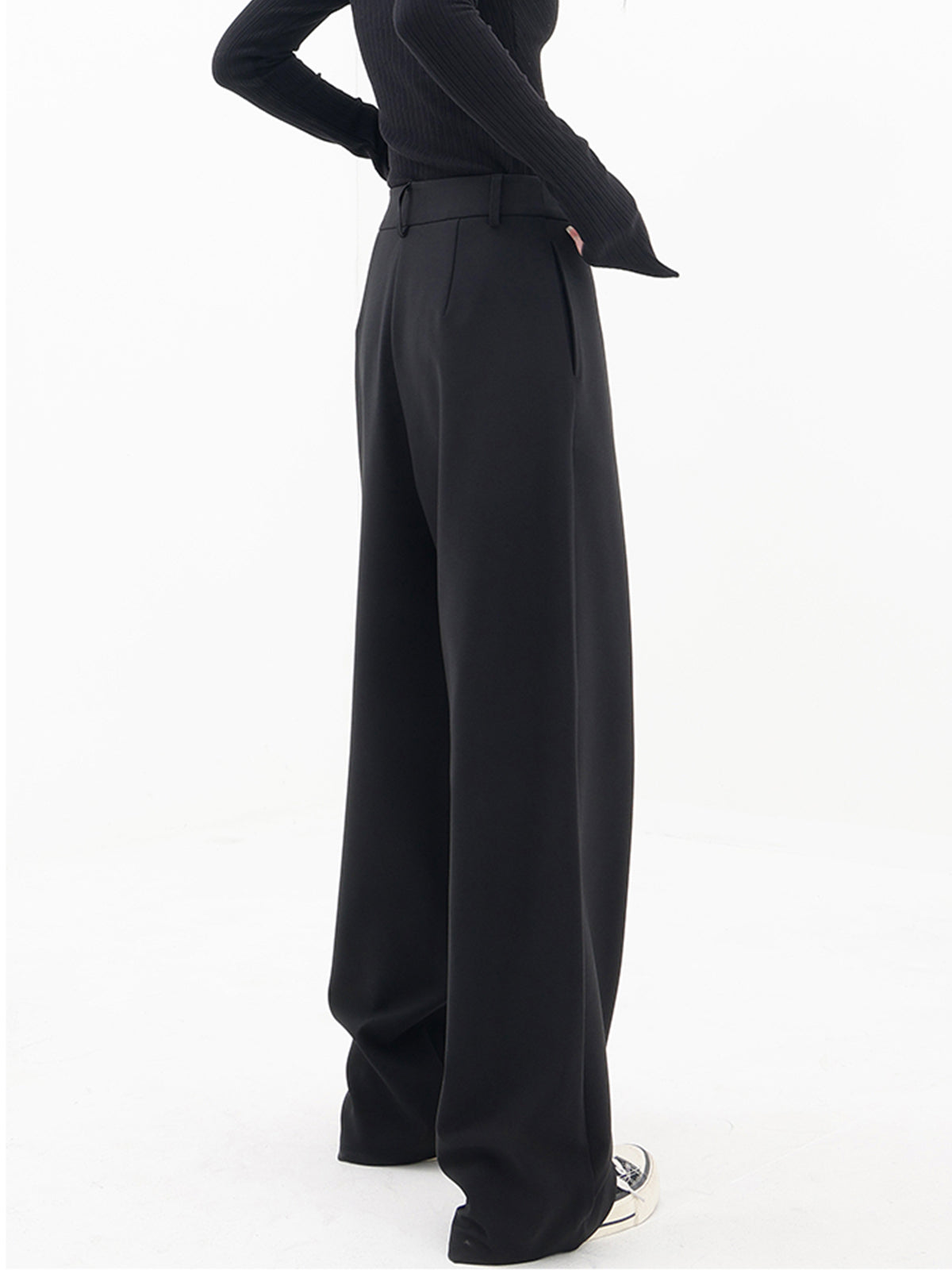 Asymmetrical wide pants